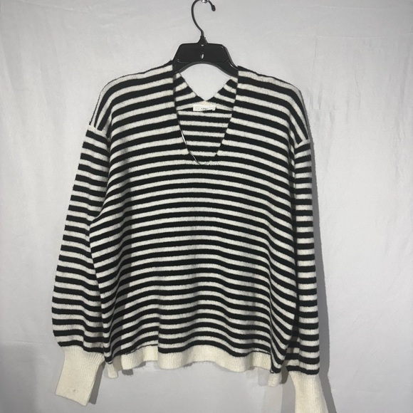 a love aV-Neck Sweater in Black and White - Picture 2 of 10